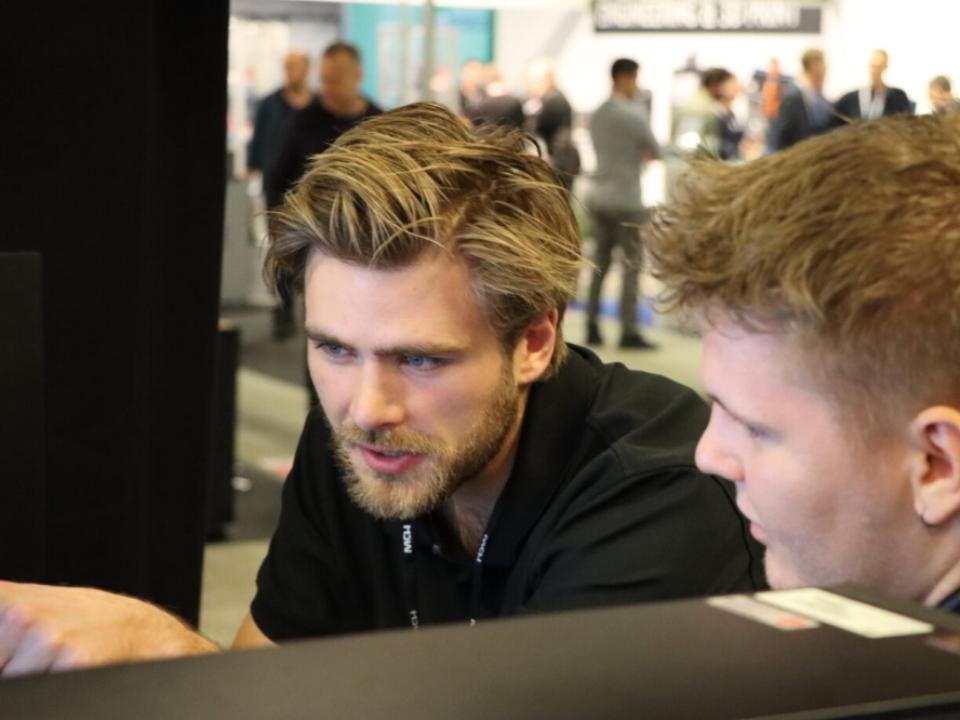 Dialogue between two participating students at the Danish Championship in 3D-Printing